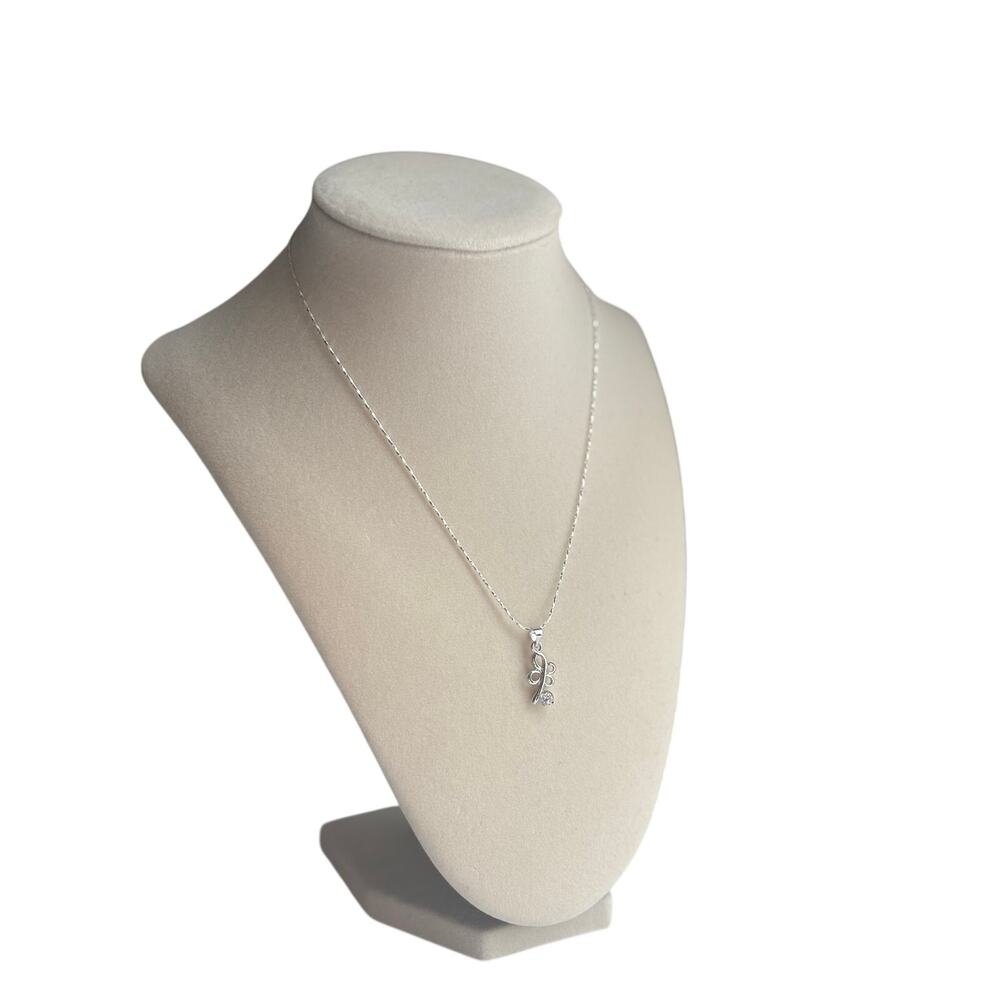 Silver Clover Pendant Necklace Dainty Minimalist Lucky Charm Jewelry - Picture 2 of 6